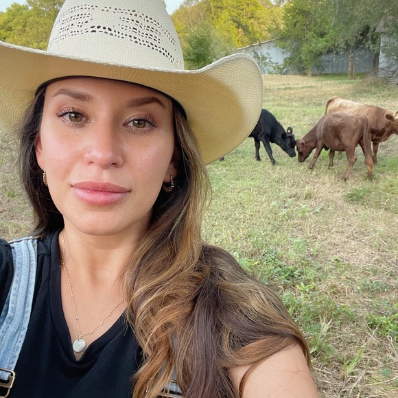 Meet your Posher, Karla - Picture 1 of 6